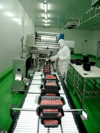 科尔沁牛业上海加工厂先进的冷鲜肉二次分割流水生产线